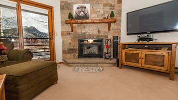 Condo, 2 Bedrooms | Living room