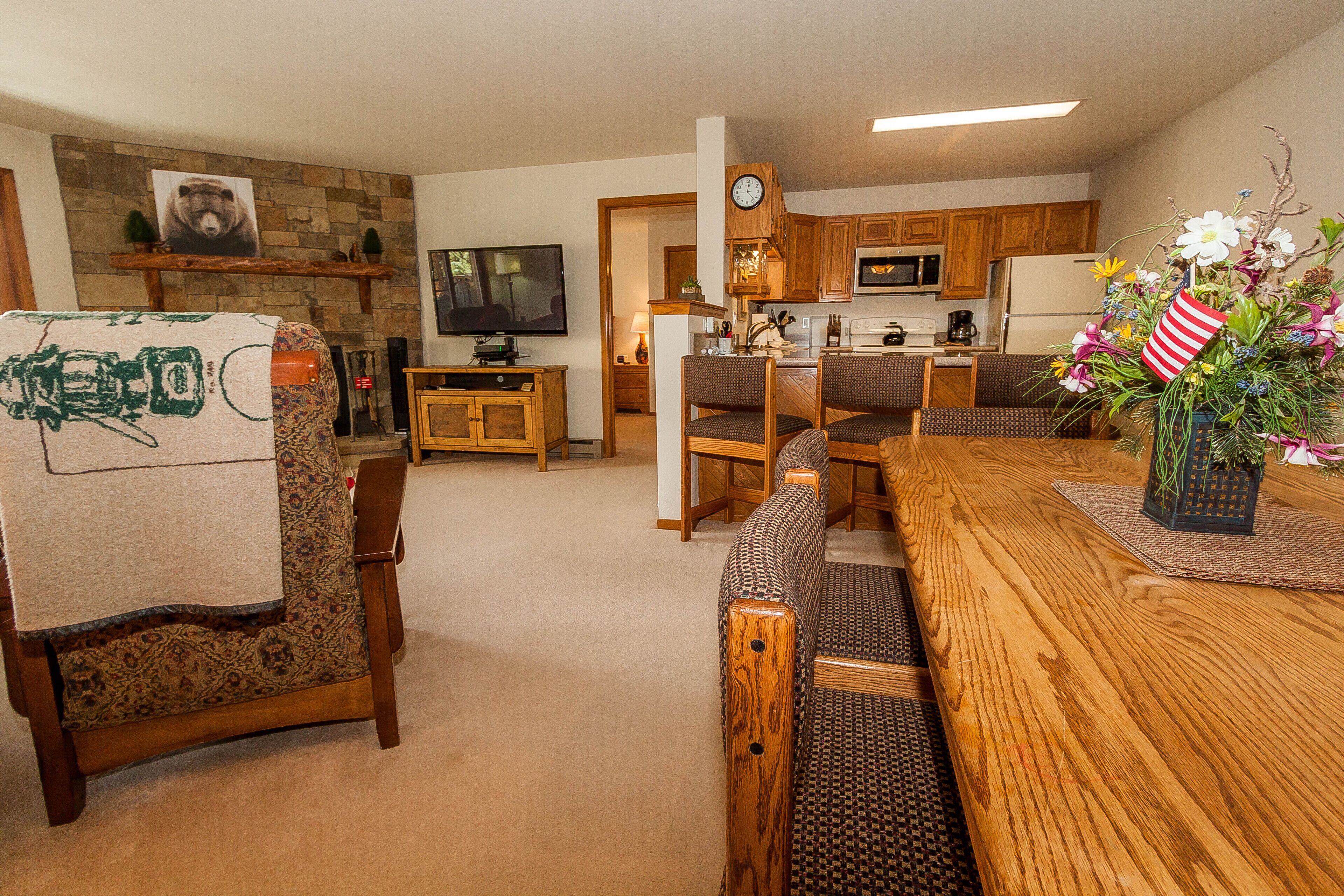Condo, 2 Bedrooms | Living room