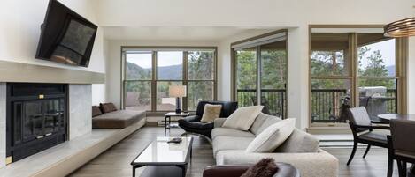 Condo, 3 Bedrooms | Living area