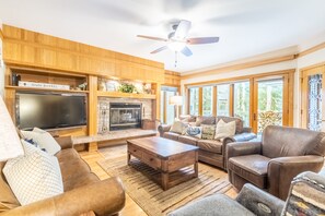 Condo, 3 Bedrooms | Living area | TV, books