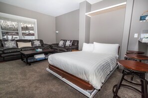 Condo, 2 Bedrooms