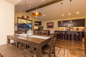 Residenza, 4 camere da letto | Cucina privata | Microonde, forno, piano cottura, lavastoviglie