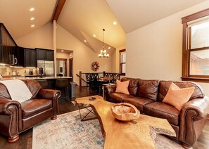 Townhome, 3 Bedrooms | Living room | TV, fireplace, books - Alders #801 (Keystone)