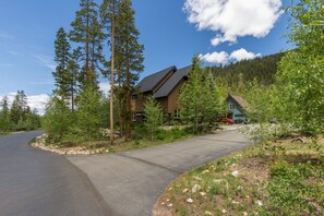 Pientalo, 4 makuuhuonetta | Ulkoalueet