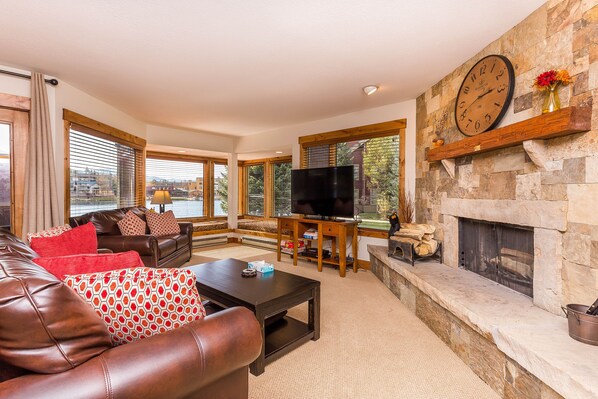 Condo, 2 Bedrooms | Living room