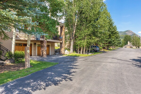 Villa (4 Bedrooms) | Exterior