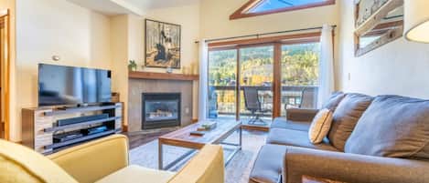 Condo, 1 Bedroom | Living room