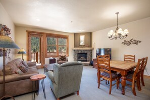 Living room - Red Hawk Townhomes by Summit County Mountain Retreats (Keystone)