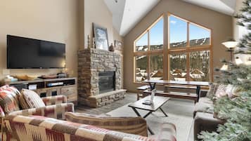 Apartment (3 Bedrooms) | Front of property
