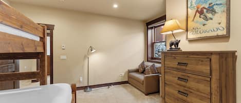 Studio (3 Bedrooms) | Property amenity