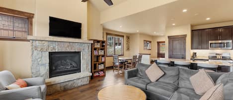Studio (3 Bedrooms) | Front of property