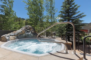 Apartment (2 Bedrooms) | Exterior - Black Bear #8046 (Keystone)