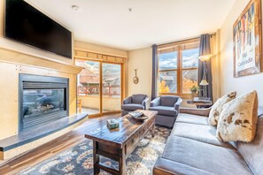 Condo, 2 Bedrooms | Living room