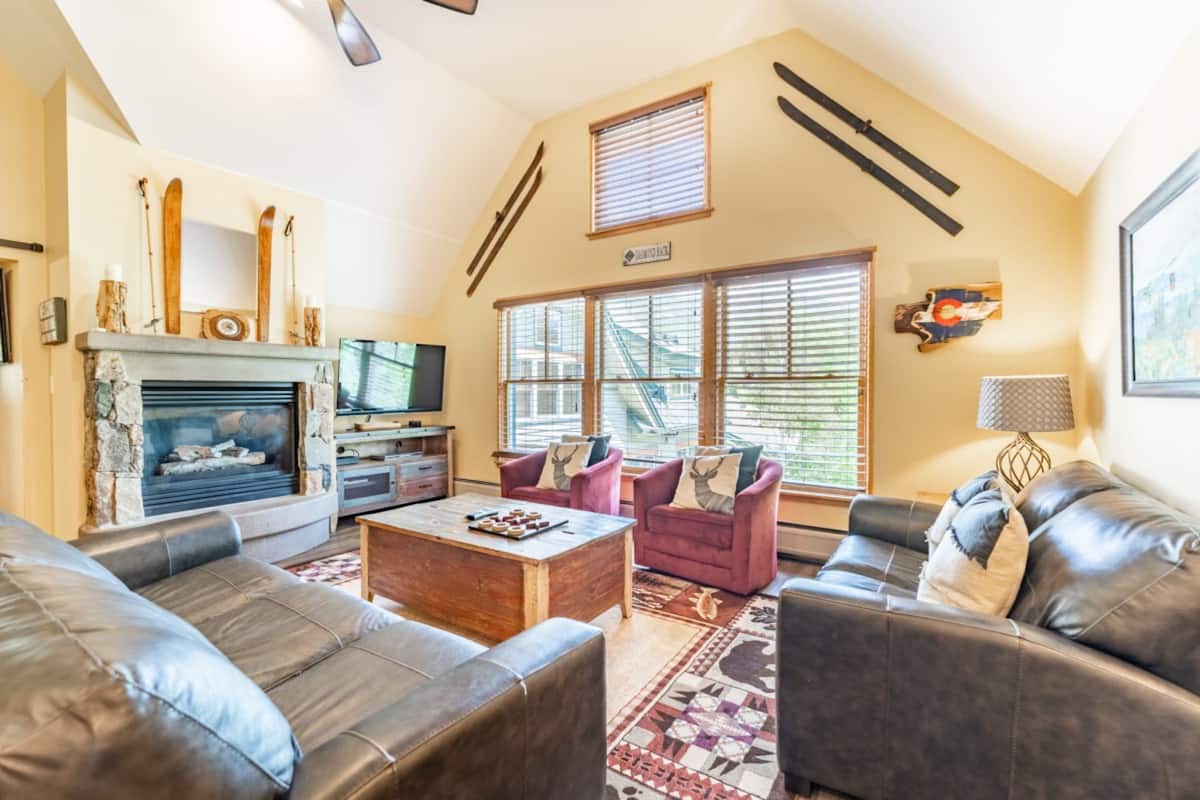 Condo, 3 Bedrooms | Living area