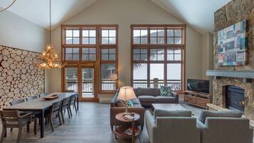 Condo, 4 Bedrooms | Living room