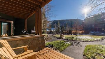 Condo, 2 Bedrooms | Property grounds