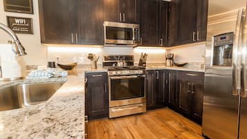 Condo, 3 Bedrooms | Private kitchen | Oven, toaster