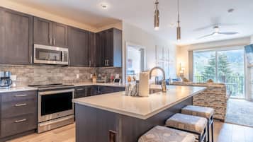 Condo, 2 Bedrooms | Private kitchen | Oven, toaster