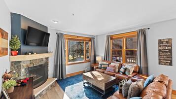 Studio (2 Bedrooms) | Front of property