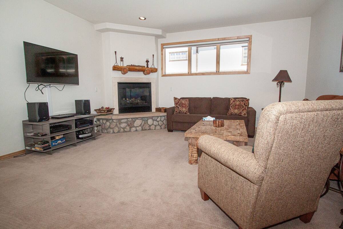 Condo, 2 Bedrooms | Living room