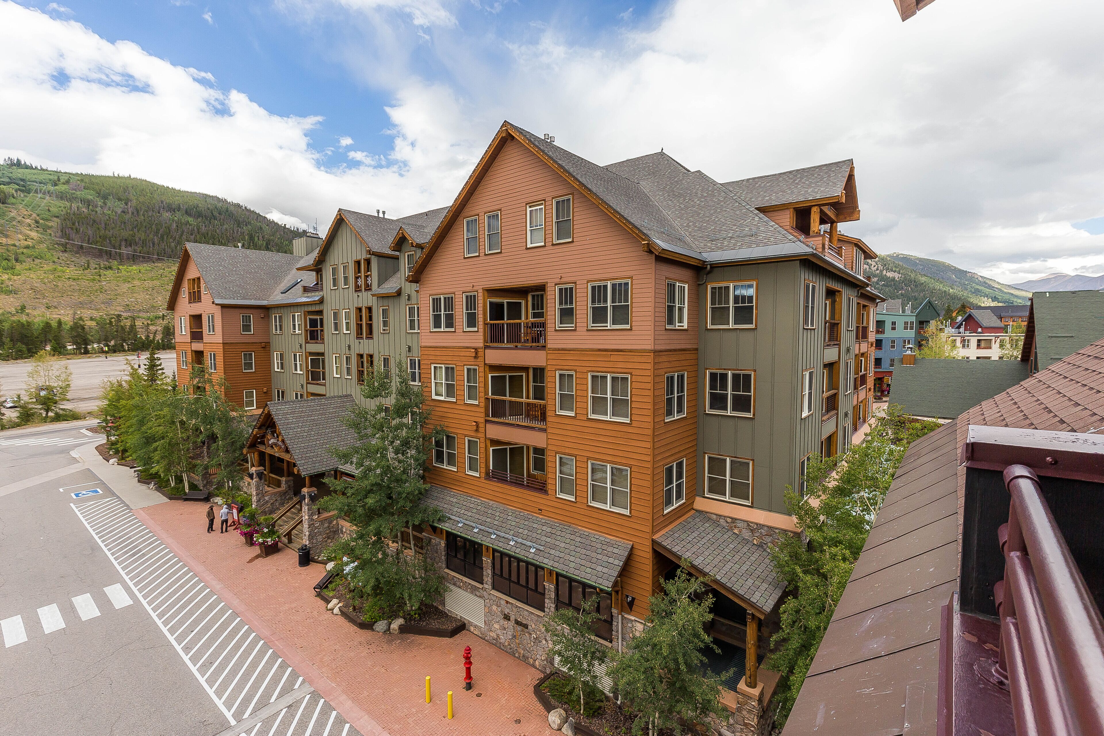 المنشأة من  الخارج