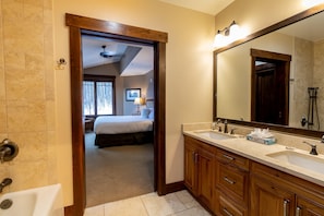 Bathroom - Crystal Peak Lodge by Summit County Mountain Retreats (Breckenridge)