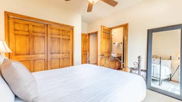 Townhome, 3 Bedrooms, Mountain View | 2 bedrooms, individually decorated, individually furnished
