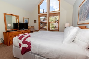 Townhome, 2 Bedrooms | 2 bedrooms, individually decorated, individually furnished