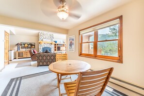 Townhouse, 3 kamar tidur, pemandangan gunung | Tempat makan