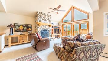 Townhome, 3 Bedrooms, Mountain View | Living room