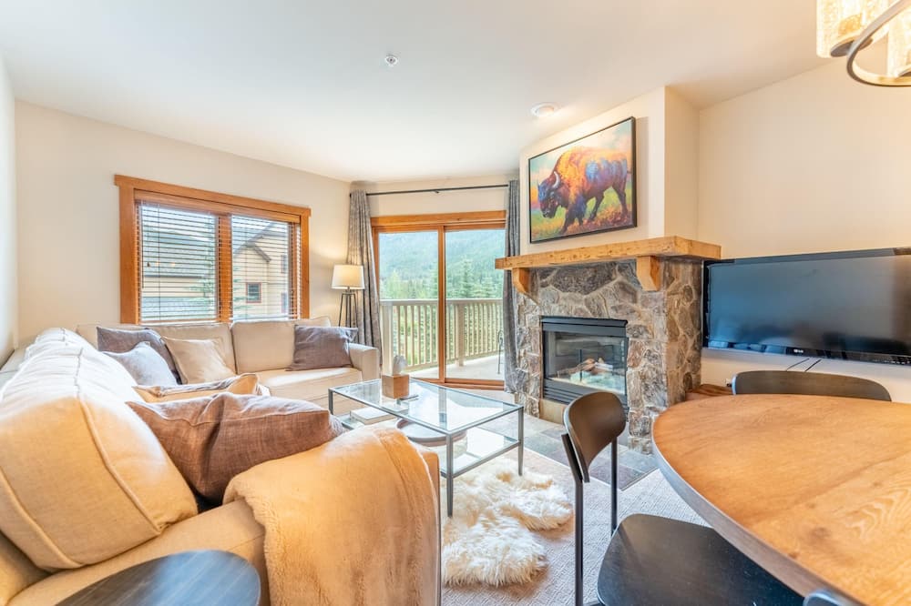 Red Hawk Lodge by Summit County Mountain Retreats
