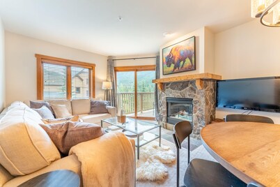 Red Hawk Lodge by Summit County Mountain Retreats