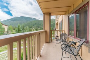 Condo, 2 Bedrooms (2245) | Balcony