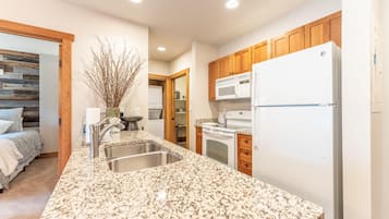 Condo, 2 Bedrooms | Private kitchen | Oven, toaster, cookware/dishes/utensils