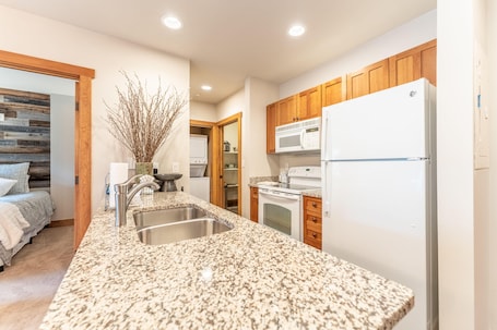Condo, 2 Bedrooms (2245) | Private kitchen | Oven, toaster, cookware/dishes/utensils
