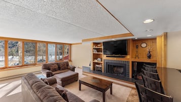 Apartment (2 Bedrooms) | Front of property