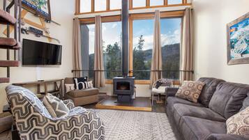 Condo, 2 Bedrooms | Living room | TV