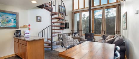 Condo, 2 Bedrooms | Dining