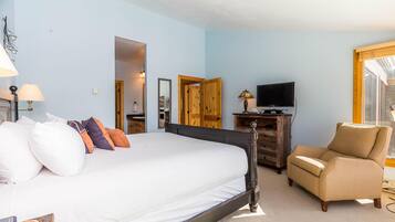 Condo, 3 Bedrooms | 2 bedrooms, individually decorated, individually furnished