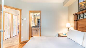 Condo, 1 Bedroom | Dihias secara berasingan, dilengkapkan perabot secara berasingan