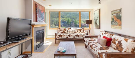 Condo, 1 Bedroom | Living room