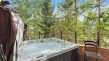Studio (3 Bedrooms) | Property amenity