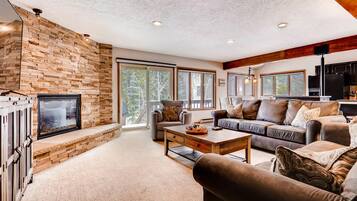 Villa (3 Bedrooms) | Living room