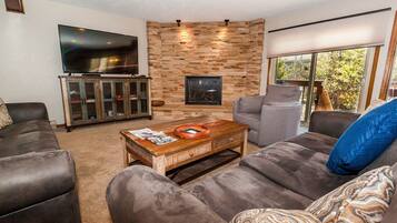 Villa (3 Bedrooms) | Living room