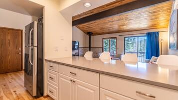 Townhome, 3 Bedrooms | 4 bedrooms, individually decorated, individually furnished