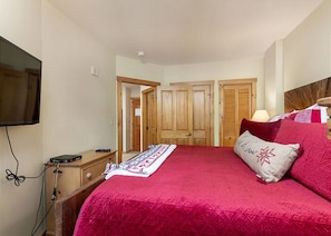 1 bedroom, individually decorated, individually furnished