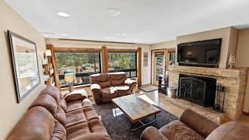 Studio (3 Bedrooms) | Front of property