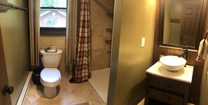 Sèche-cheveux, serviettes fournies