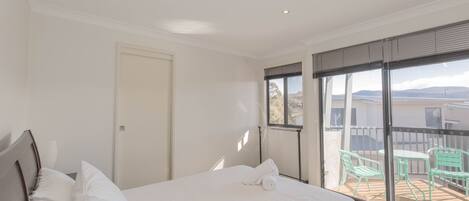 3 bedrooms, bed sheets