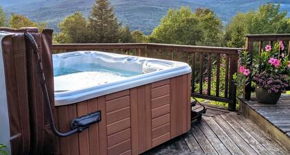 Mountain views, luxurious surroundings, nearby skiing, and a hot tub!